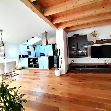 Baumblick Mit Whirlpool Medraz